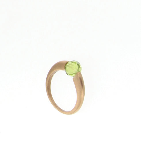 QUERIOT RING IN SATIN ROSE GOLD WITH PERIDOT A11O02PPE