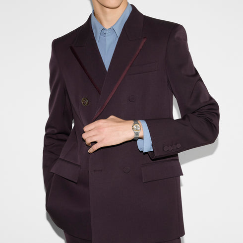 G-Flat 24mm stainless steel case with 18kt yellow gold-plated bezel and screws, Silver galvanized dial with roman indexes at 12 and 6 o’clock and diamond indexes, Stainless steel bracelet YA166503