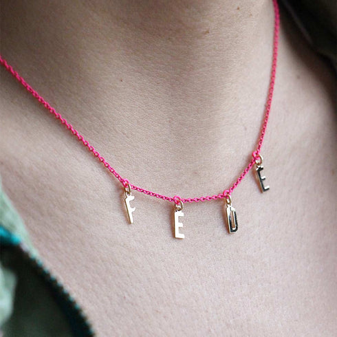 GIROCOLLO GOLDEN MATE LETTERE PERSONALIZZABILE FUCSIA FLUO – ORO18KT 4 18KGRV054L