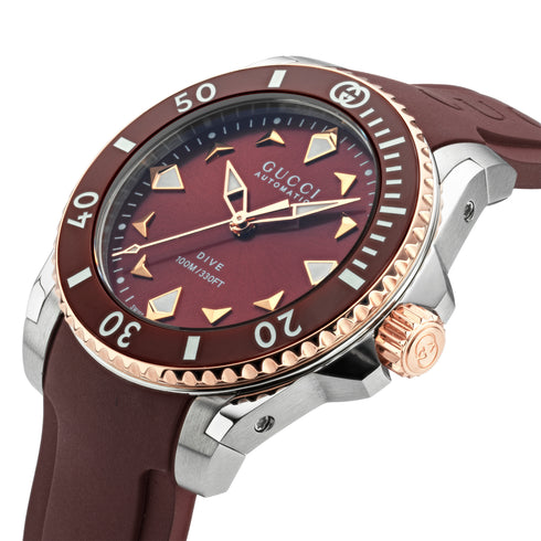 Gucci Dive 36 MM STAINLESS STEEL CASE
PINK GOLD-PLATED BEZEL COVERED BY BURGUNDY CERAMIC
BURGUNDY DIAL
BURGUNDY RUBBER BRACELET
SELF-WINDING MOVEMENT YA136410