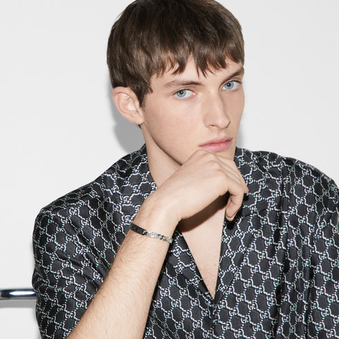 Gucci Tag Bracelet in sterling siver and black rubberized tag YBA797167001