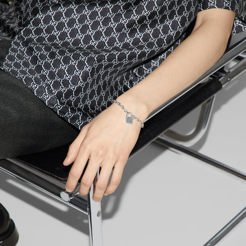 Trademark Bracelet in sterling silver with padlock motif and Gucci trademark detail YBA796341001